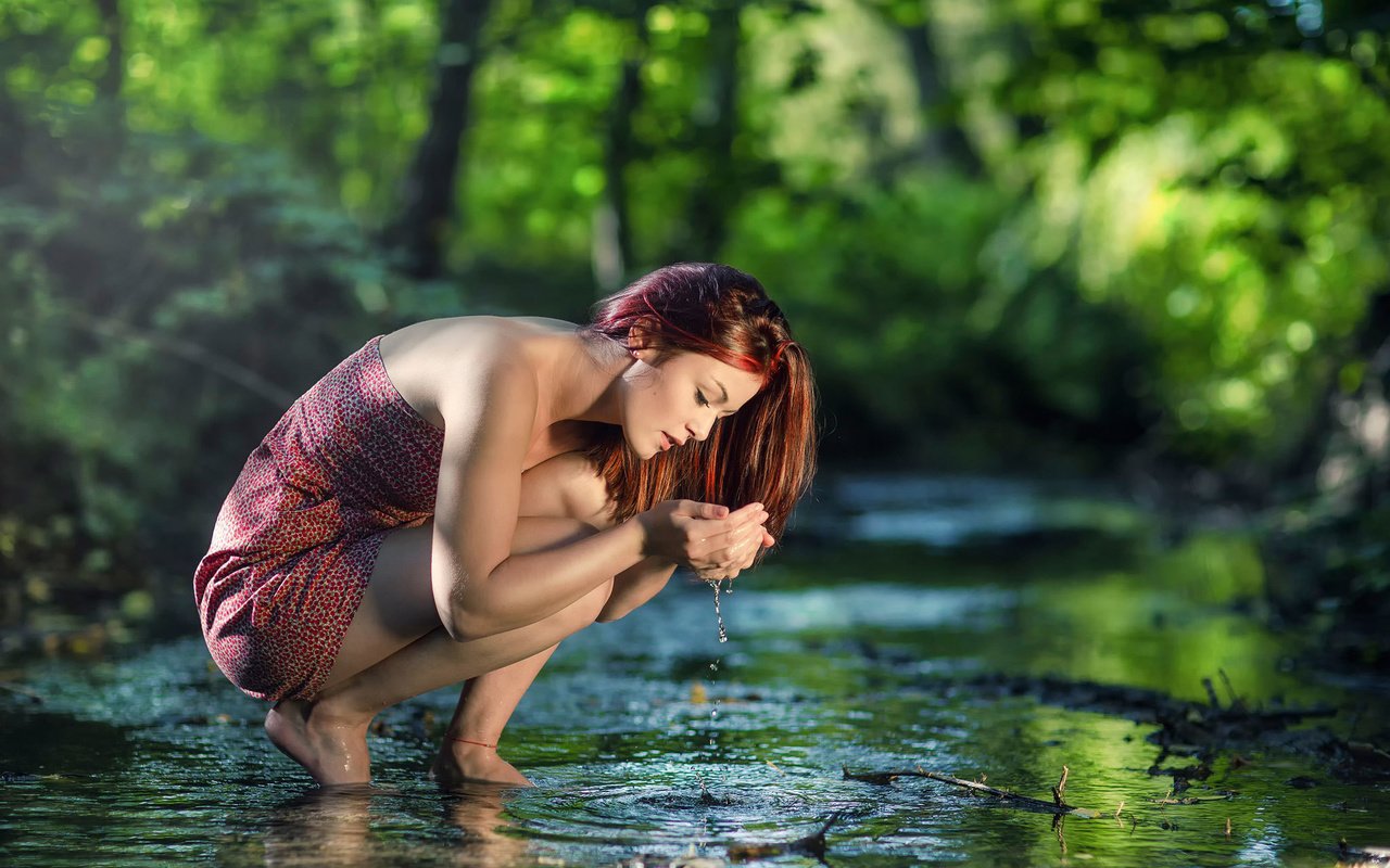 Обои вода, природа, девушка, отражение, ручей, течение, water, nature, girl, reflection, stream, for разрешение 2048x1365 Загрузить