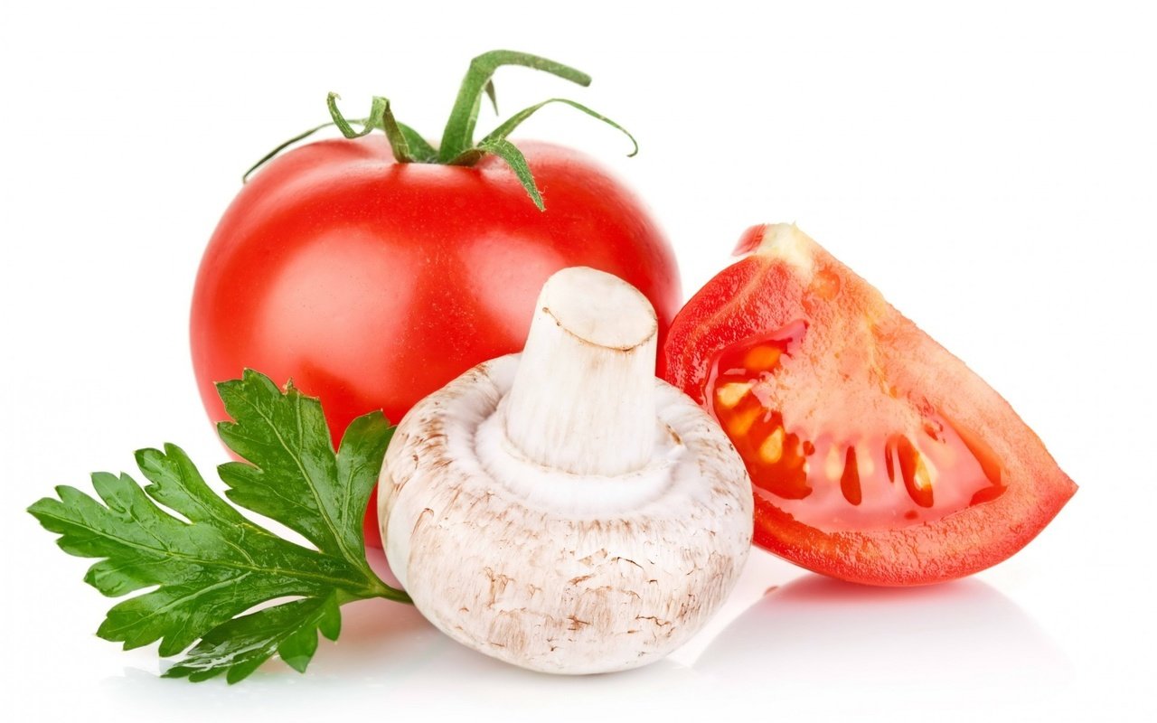 Обои гриб, белый фон, овощи, помидоры, петрушка, шампиньон, mushroom, white background, vegetables, tomatoes, parsley, champignon разрешение 1920x1395 Загрузить