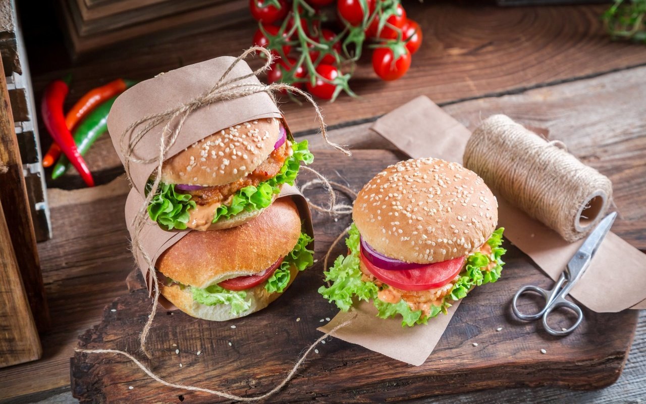 Обои бутерброд, гамбургер, ножницы, булочка, биг мак, бургер, бекон, бигмак, sandwich, hamburger, scissors, bun, big mac, burger, bacon разрешение 1920x1200 Загрузить