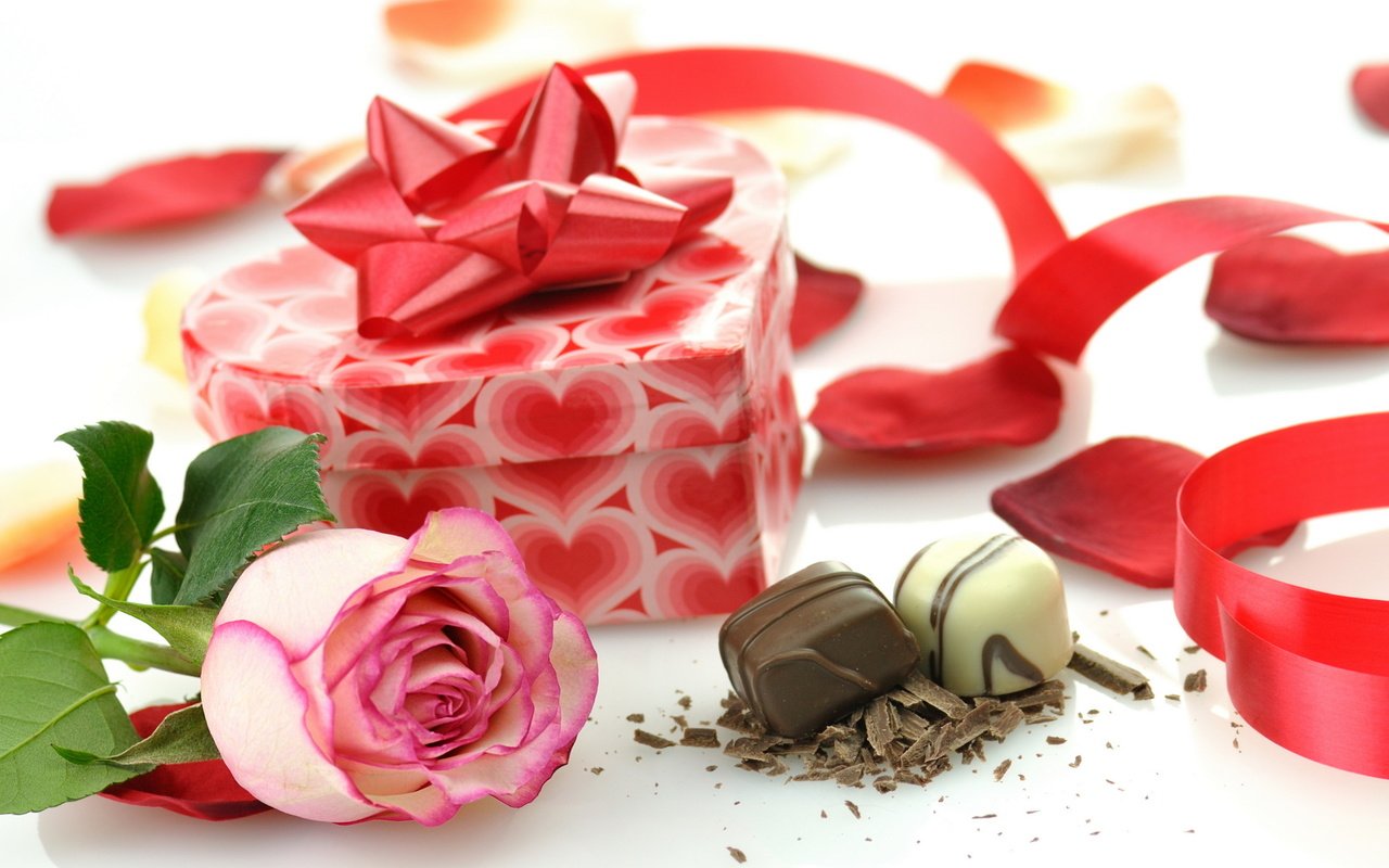 Обои роза, лента, шоколад, коробка, rose, tape, chocolate, box разрешение 1920x1200 Загрузить