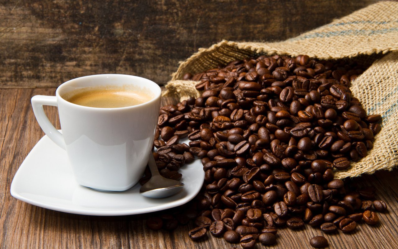 Обои зерна, кофе, чашка, кофейные зерна, мешковина, grain, coffee, cup, coffee beans, burlap разрешение 3840x2400 Загрузить