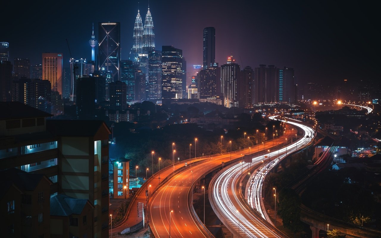 Обои огни, небоскребы, дороги, малайзия, куала-лумпур, lights, skyscrapers, road, malaysia, kuala lumpur разрешение 2048x1367 Загрузить