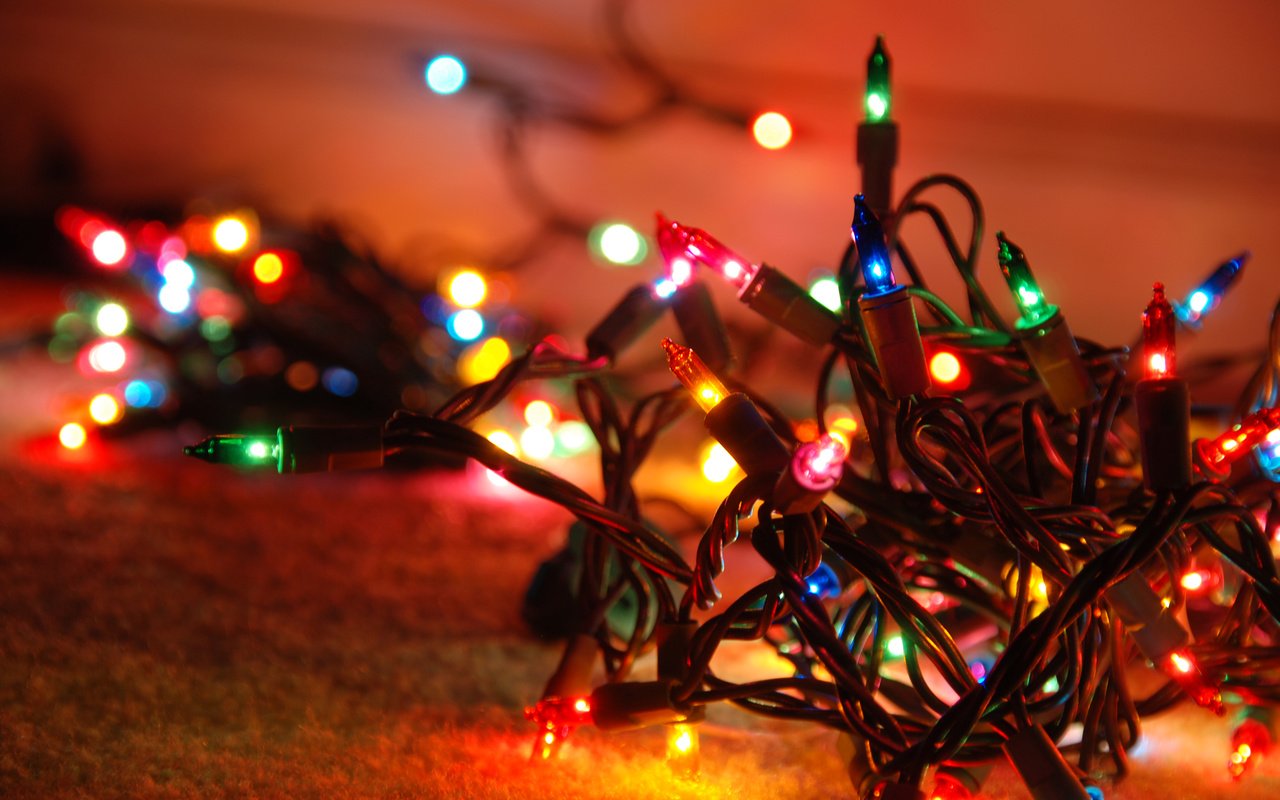 Обои новый год, рождество, огоньки, гирлянда, новогодние огни, new year, christmas, lights, garland разрешение 3840x2400 Загрузить