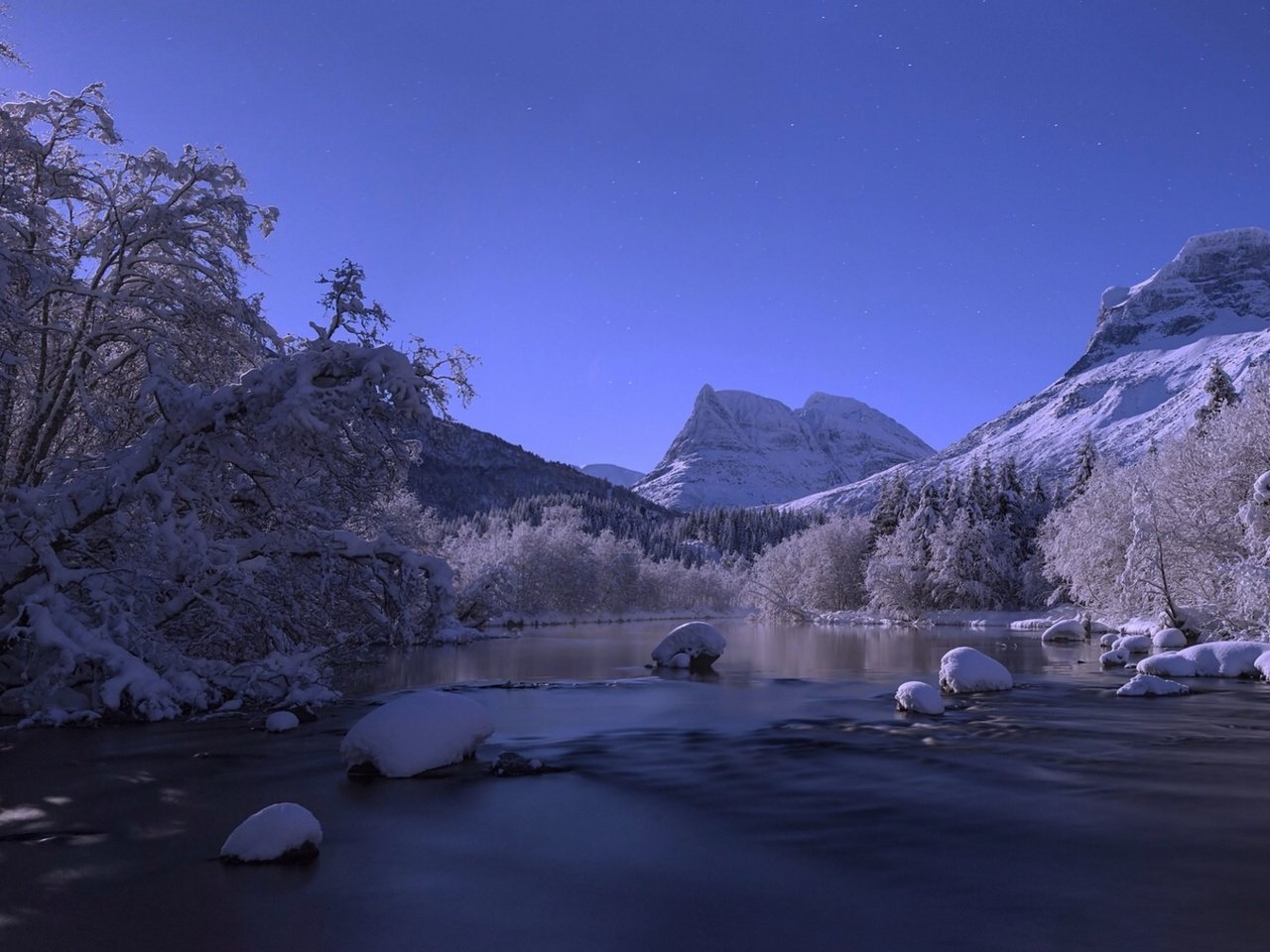 Обои деревья, река, горы, снег, зима, норвегия, trees, river, mountains, snow, winter, norway разрешение 2162x1080 Загрузить