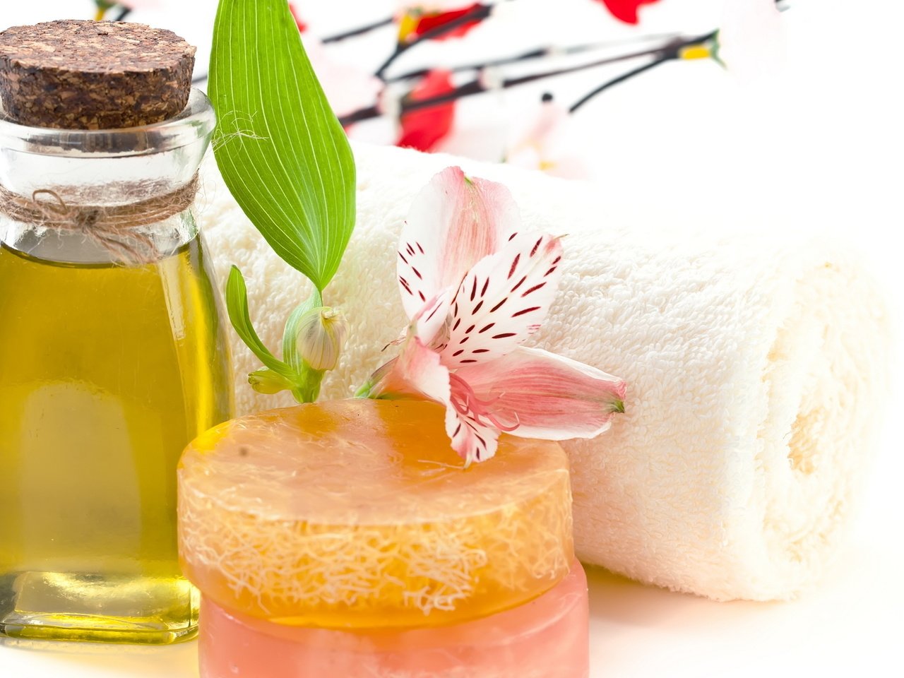 Обои цветы, спа, мыло, флакон, эфирные масла, flowers, spa, soap, bottle, essential oils разрешение 2560x1600 Загрузить