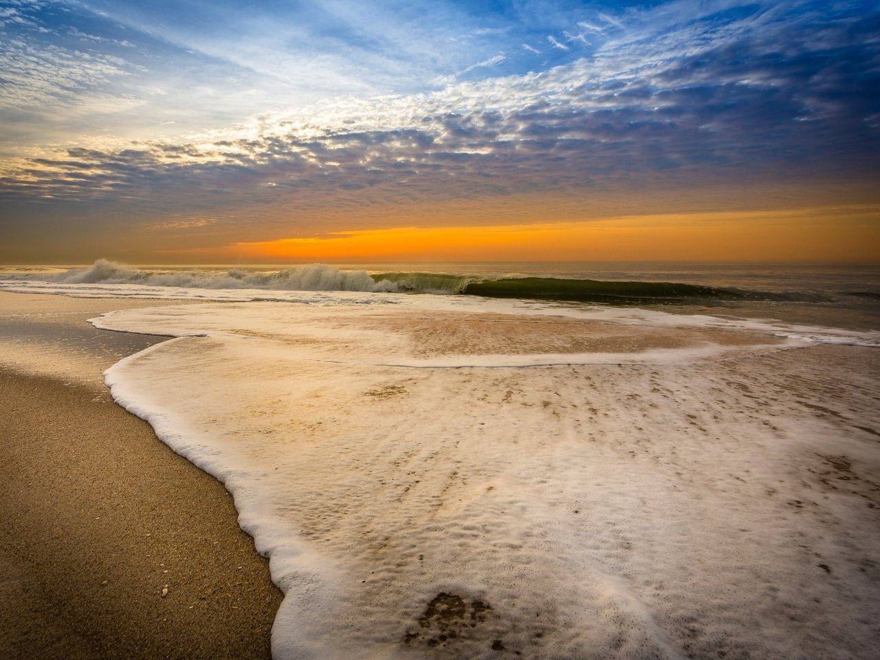 Обои небо, берег, закат, море, песок, пляж, волна, the sky, shore, sunset, sea, sand, beach, wave разрешение 2571x1714 Загрузить