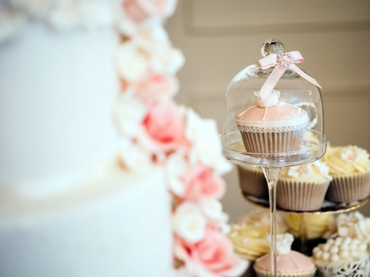 Обои свадьба, украшение, торт, кексы, wedding, decoration, cake, cupcakes разрешение 2560x1672 Загрузить