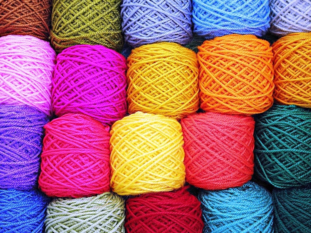 Обои разноцветные, нити, нитки, вязание, пряжа, рукоделие, мотки, colorful, thread, knitting, yarn, needlework, hanks разрешение 1920x1080 Загрузить