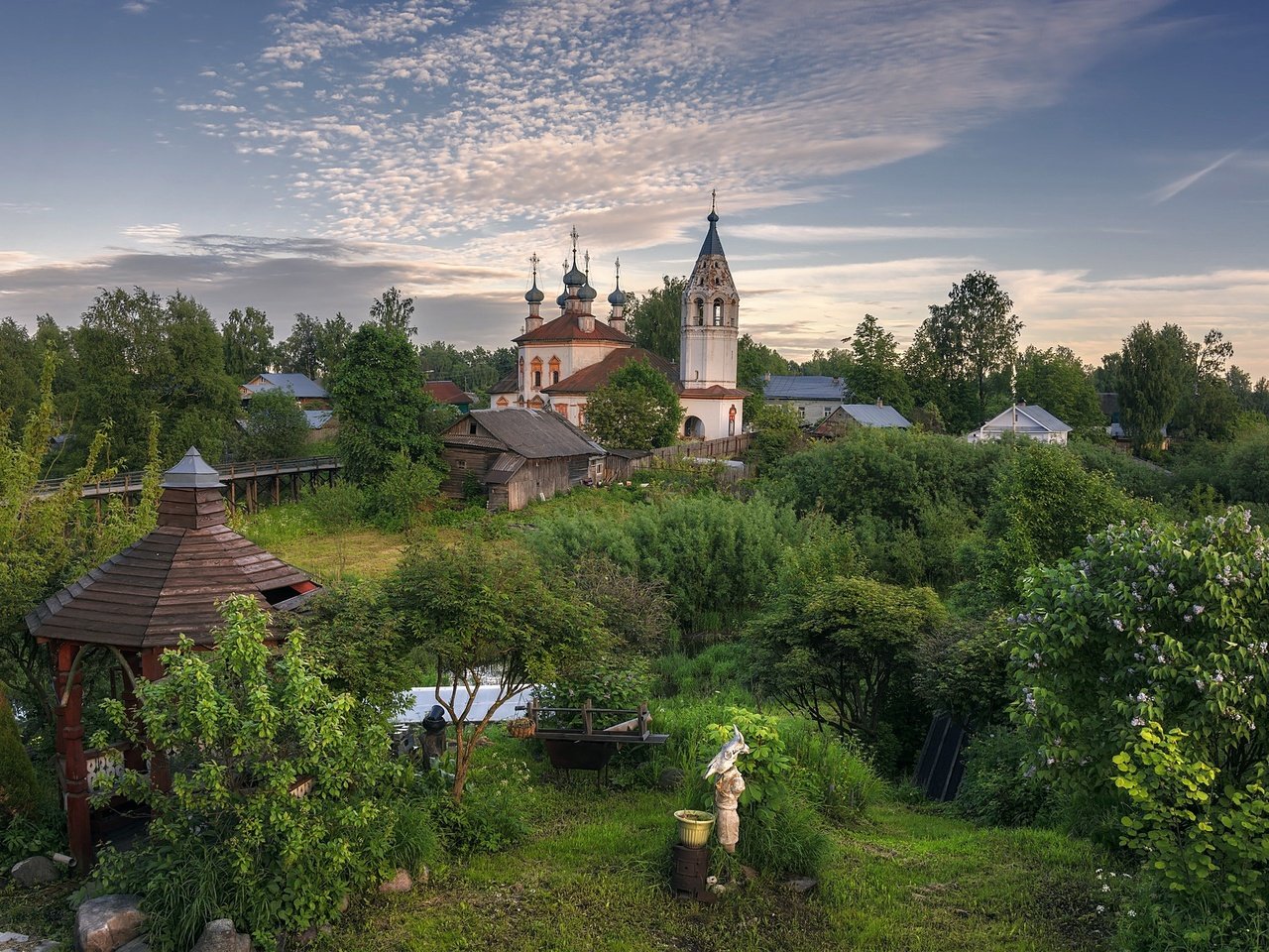 Обои вечер, лето, россия, церковь, дворик, вологодская область, устюжна, the evening, summer, russia, church, patio, vologda oblast, ustyuzhna разрешение 2098x1400 Загрузить