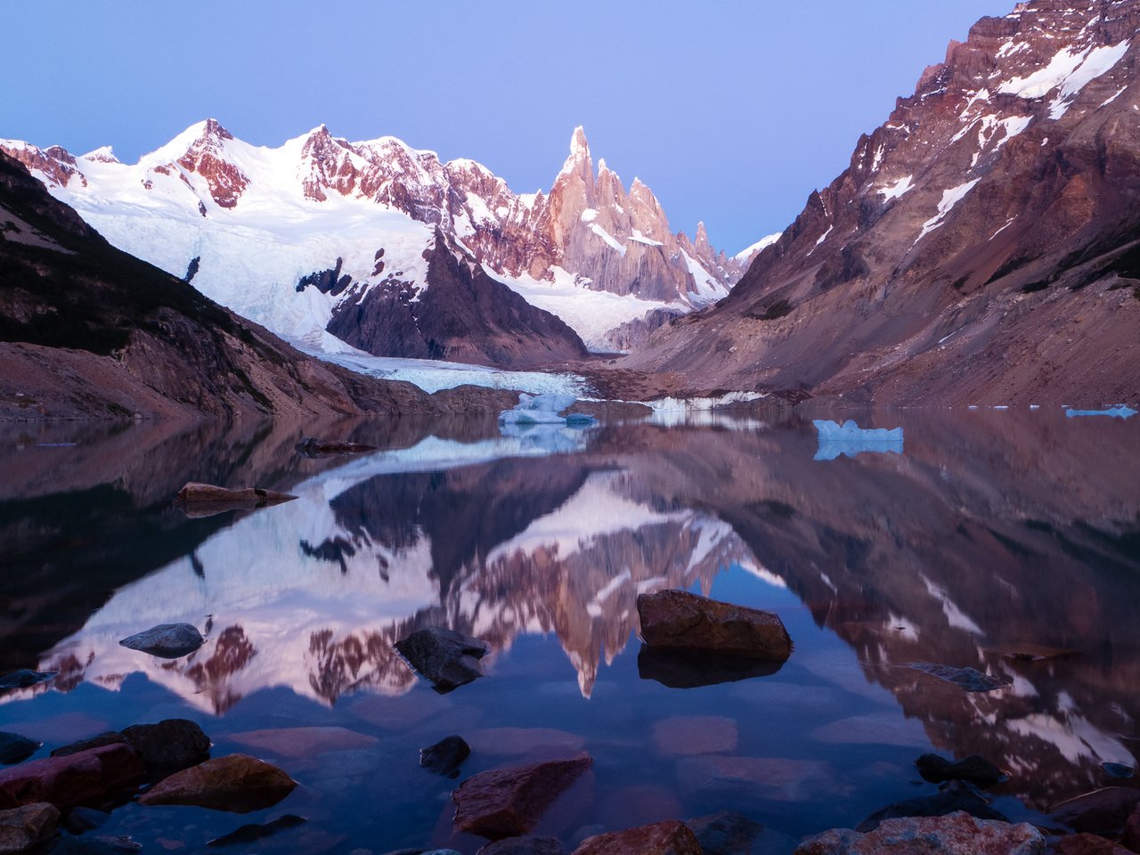 Обои озеро, горы, снег, отражение, аргентина, патагония, lago torre, los glaciares national park, lake, mountains, snow, reflection, argentina, patagonia разрешение 3840x2400 Загрузить