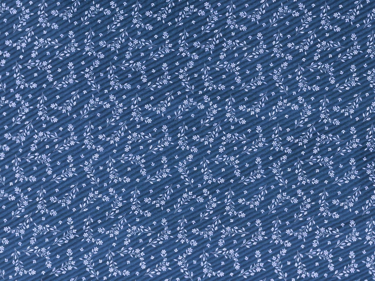 Обои цветы, текстура, фон, ткань, синий фон, flowers, texture, background, fabric, blue background разрешение 4000x2158 Загрузить