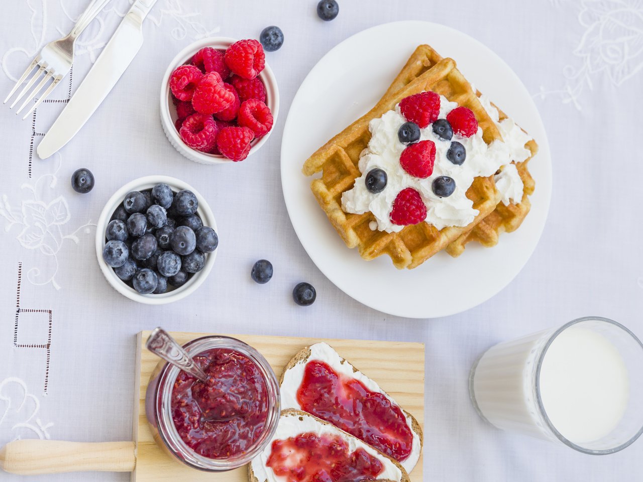 Обои ягоды, завтрак, вафли, berries, breakfast, waffles разрешение 4560x3648 Загрузить