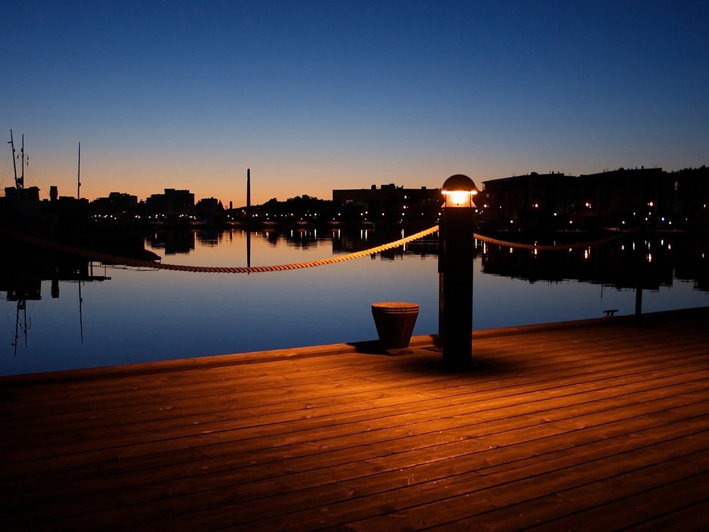 Обои огни, вечер, причал, фонарь, lights, the evening, pier, lantern разрешение 1920x1200 Загрузить