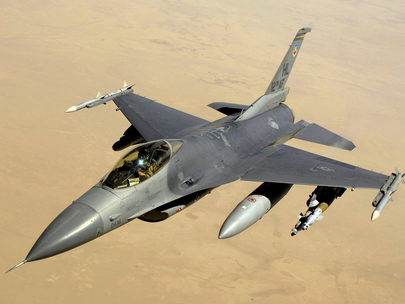 Обои небо, пустыня, сокол, f-16и, бои, the sky, desert, falcon, f-16, fighting разрешение 3842x2655 Загрузить