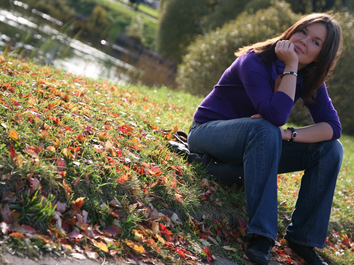 Обои листья, девушка, осень, leaves, girl, autumn разрешение 4368x2912 Загрузить