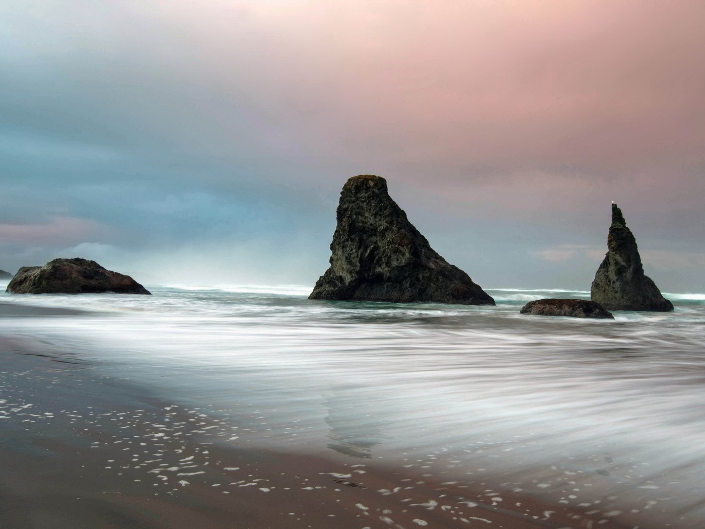 Обои скалы, море, утро, пляж, rocks, sea, morning, beach разрешение 2048x1276 Загрузить