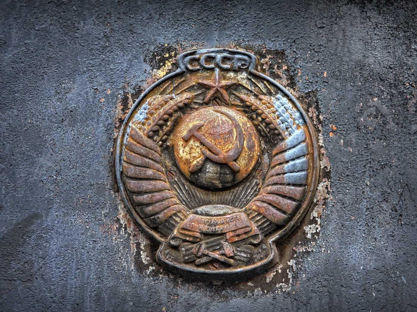Обои металл, герб, лого, ржавчина, государство, metal, coat of arms, logo, rust, the state разрешение 1920x1200 Загрузить