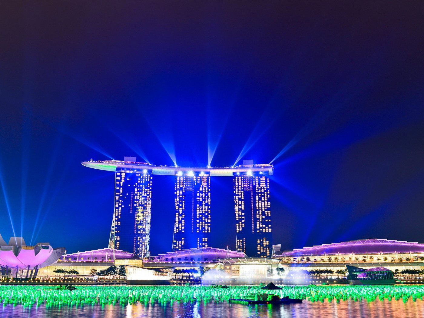 Обои ночь, подсветка, сингапур, отель-казино, night, backlight, singapore, hotel-casino разрешение 2048x1365 Загрузить