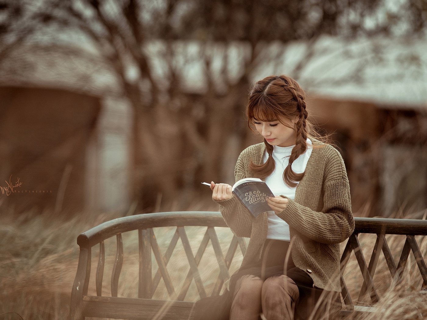 Обои девушка, сидит, книга, азиатка, косички, читает, girl, sitting, book, asian, braids, reads разрешение 2048x1367 Загрузить