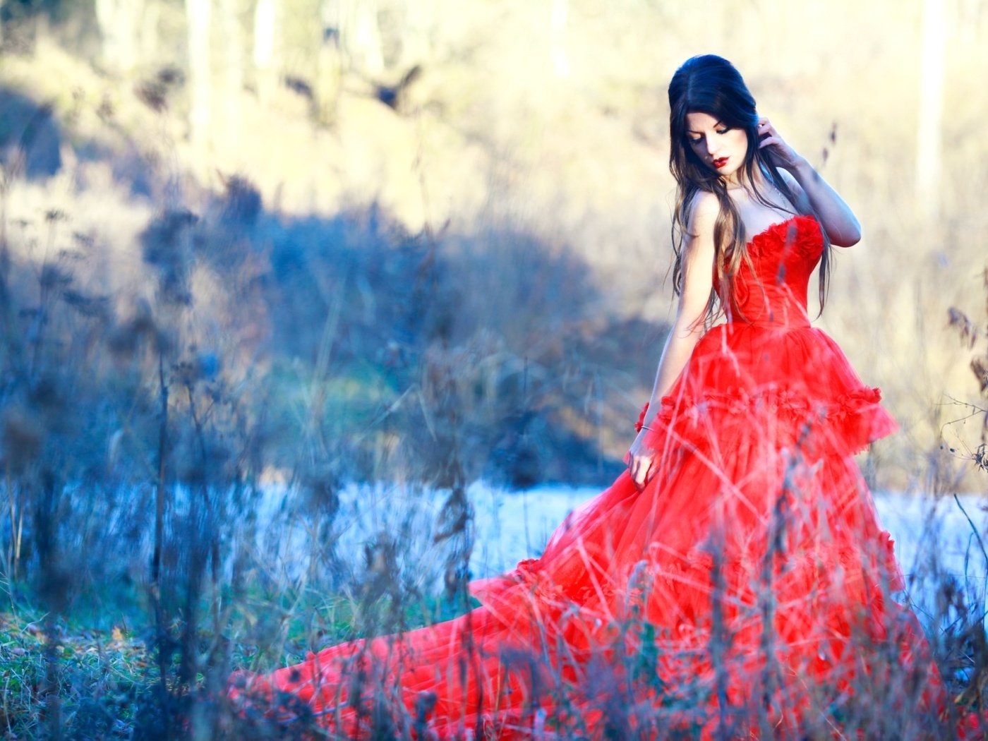 Обои природа, платье, брюнетка, красное, nature, dress, brunette, red разрешение 1920x1280 Загрузить