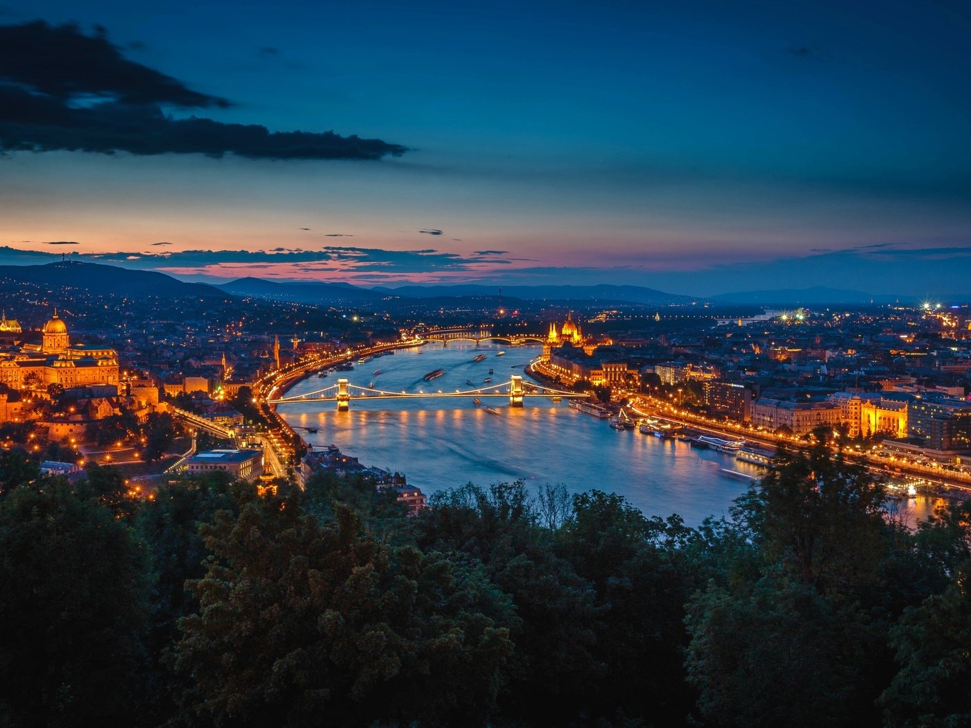 Обои ночь, огни, река, мост, здания, венгрия, будапешт, дунай, night, lights, river, bridge, building, hungary, budapest, the danube разрешение 3000x1688 Загрузить