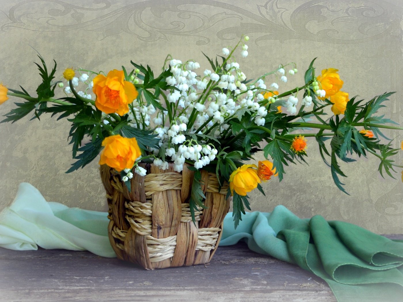 Обои ландыши, букет, корзина, калужница, lilies of the valley, bouquet, basket, marigold разрешение 1920x1272 Загрузить