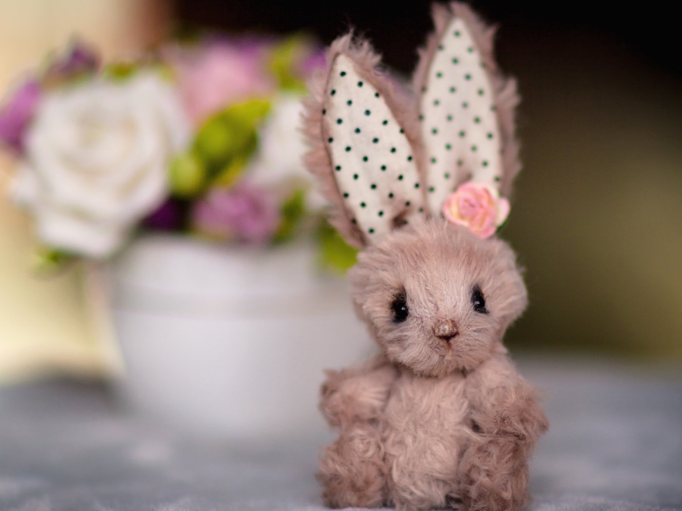 Обои цветок, игрушка, ушки, заяц, зайка, flower, toy, ears, hare, bunny разрешение 1920x1528 Загрузить