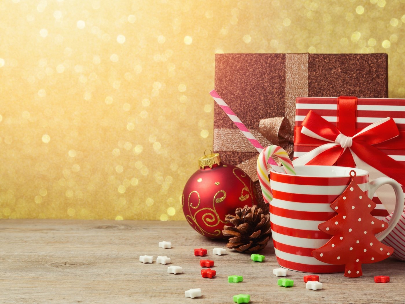 Обои новый год, ёлочка, шары, украшения, конфеты, кружка, подарок, рождество, елочные игрушки, new year, herringbone, balls, decoration, candy, mug, gift, christmas, christmas decorations разрешение 2880x1800 Загрузить