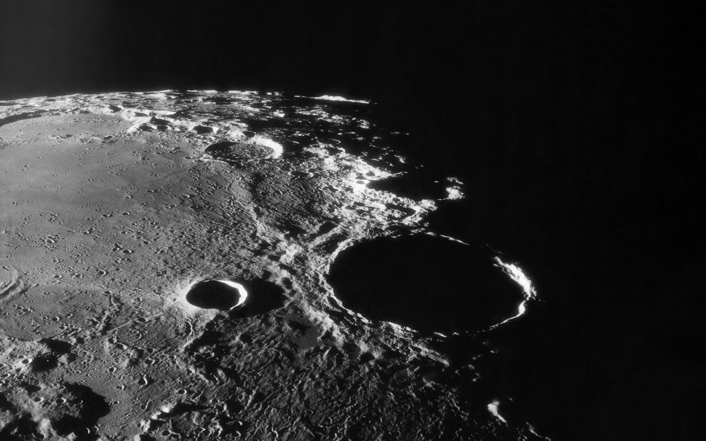 Обои луна, тень, кратер, the moon, shadow, crater разрешение 1920x1440 Загрузить
