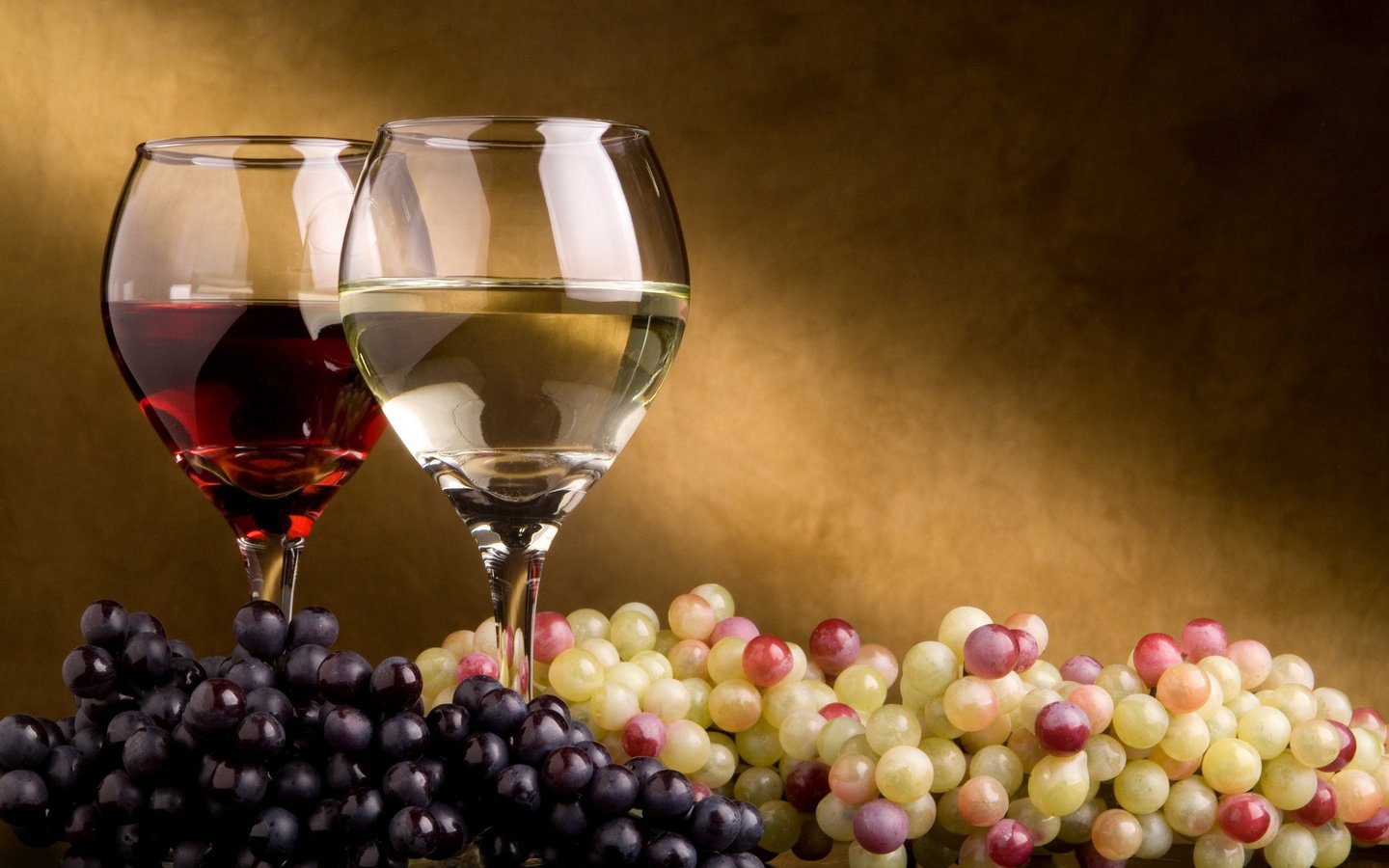 Обои виноград, вино, бокалы, grapes, wine, glasses разрешение 1920x1200 Загрузить