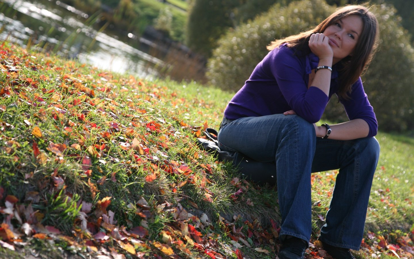 Обои листья, девушка, осень, leaves, girl, autumn разрешение 4368x2912 Загрузить