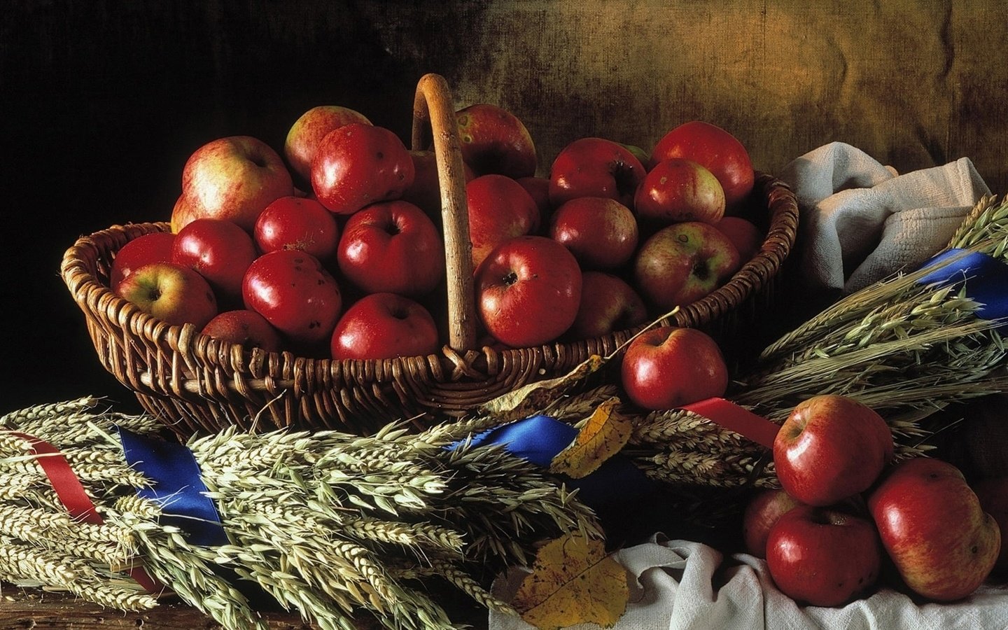Обои яблоки, красные, корзина, натюрморт, плетёная, apples, red, basket, still life, braided разрешение 1920x1080 Загрузить