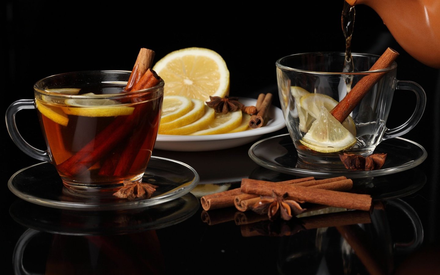 Обои корица, лимон, чай, чайник, чашки, cinnamon, lemon, tea, kettle, cup разрешение 2560x1706 Загрузить