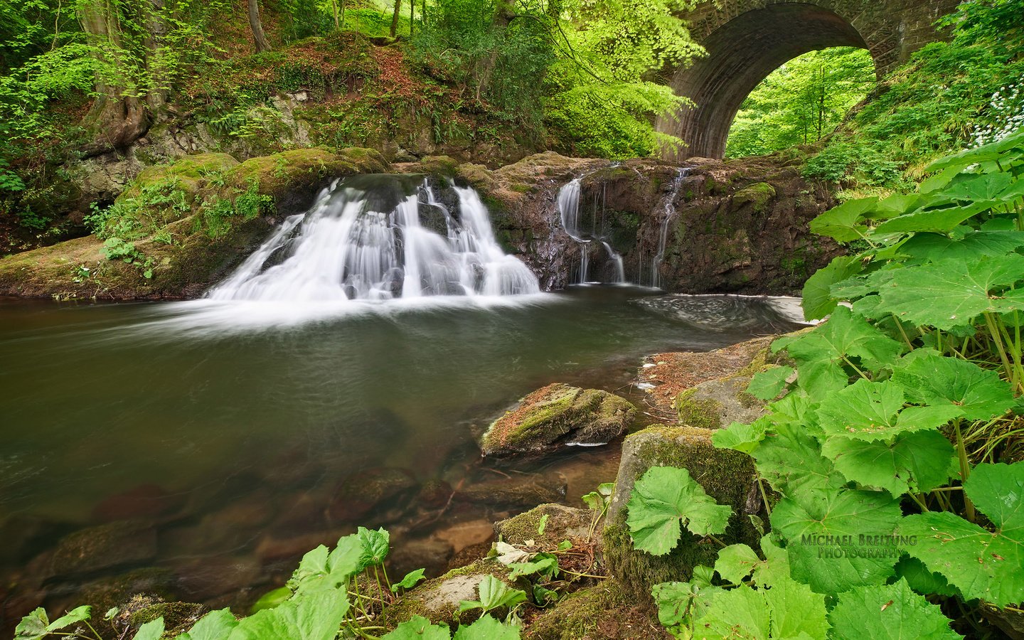 Обои камни, пейзаж, мост, водопад, водоем, арка, stones, landscape, bridge, waterfall, pond, arch разрешение 1920x1200 Загрузить