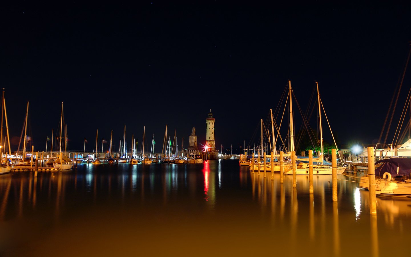 Обои ночь, маяк, лодки, причал, порт, катер, night, lighthouse, boats, pier, port, boat разрешение 1920x1200 Загрузить