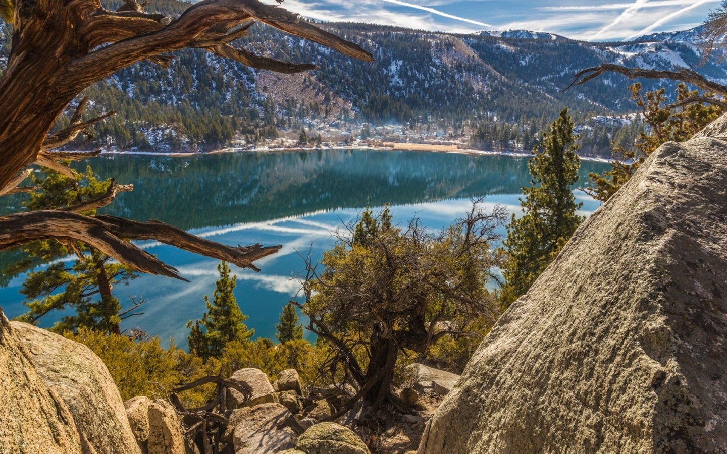 Обои небо, озеро, горы, скалы, камни, the sky, lake, mountains, rocks, stones разрешение 1932x1208 Загрузить