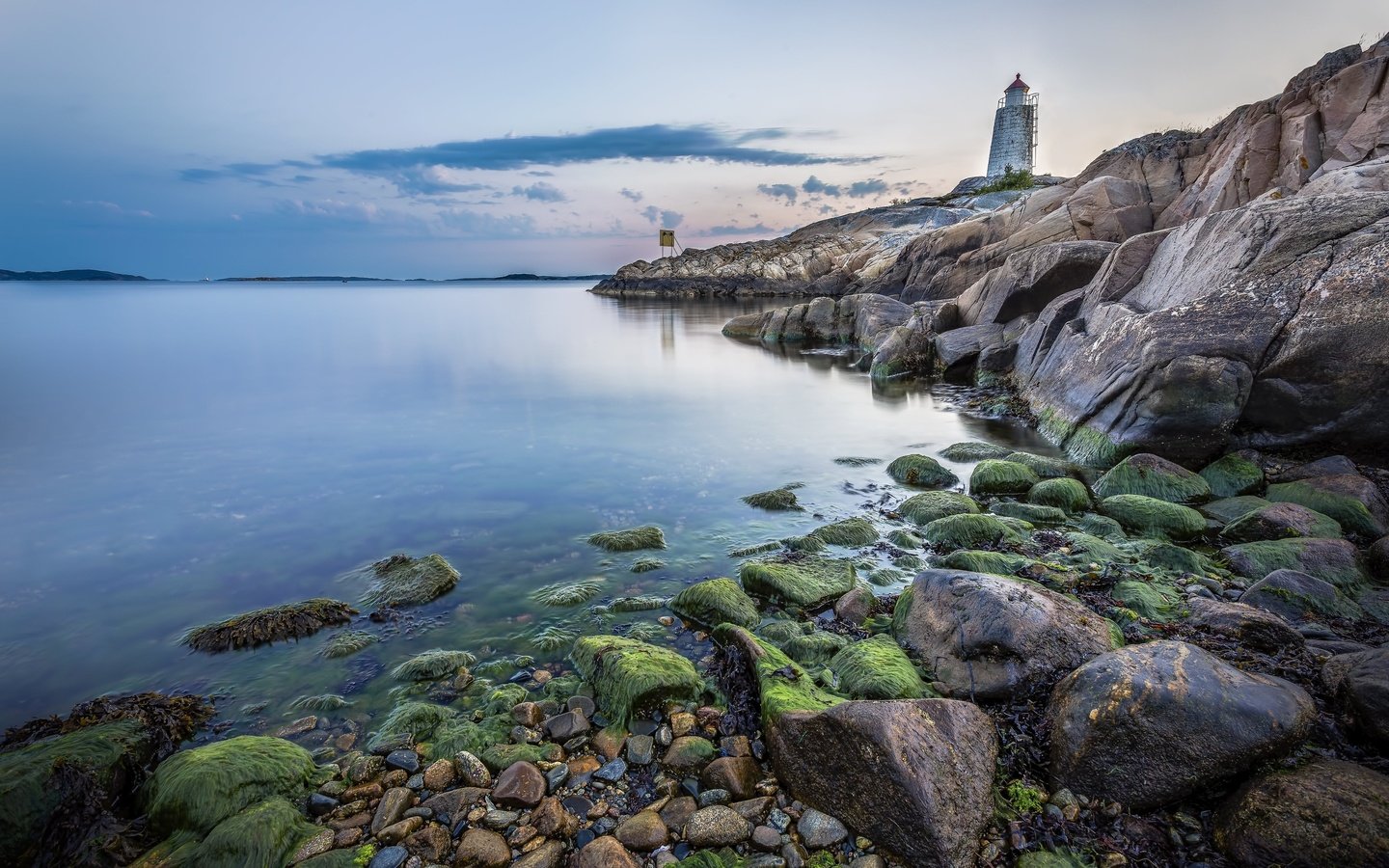 Обои скалы, камни, берег, пейзаж, море, маяк, rocks, stones, shore, landscape, sea, lighthouse разрешение 2560x1600 Загрузить