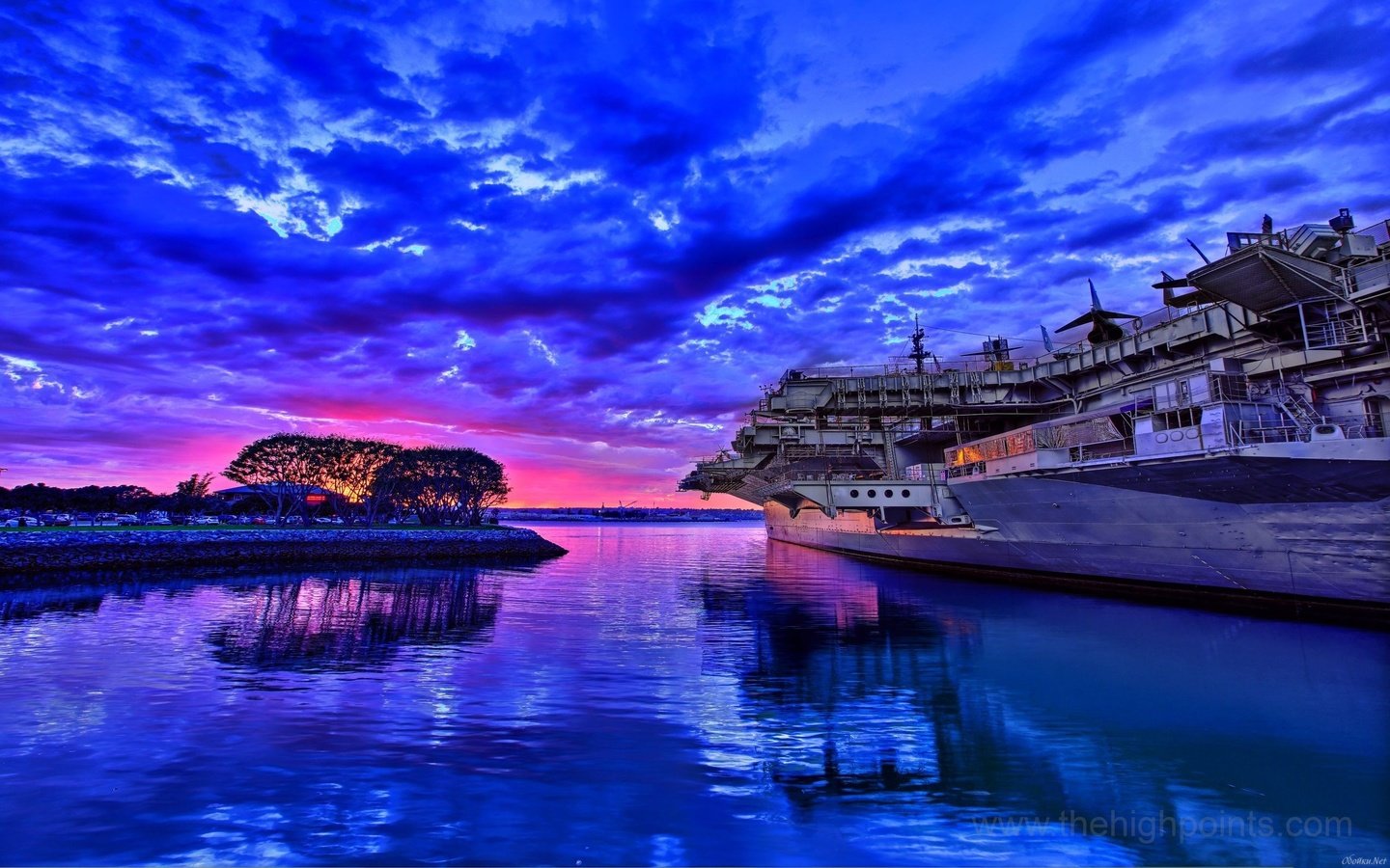 Обои фото, огромного, авианосца, у причала, photo, huge, carrier, at the pier разрешение 2560x1600 Загрузить