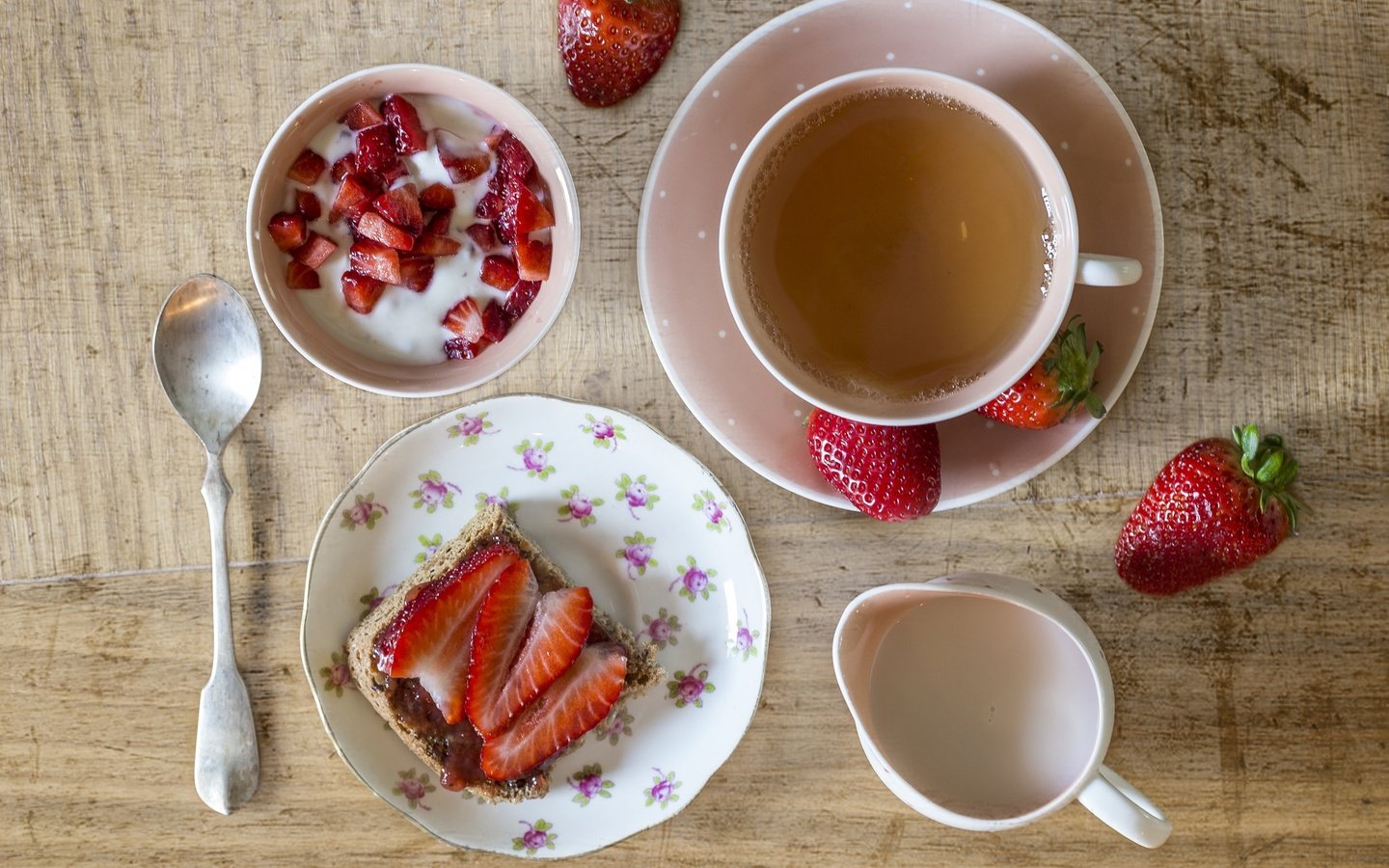 Обои клубника, чай, завтрак, strawberry, tea, breakfast разрешение 2048x1365 Загрузить