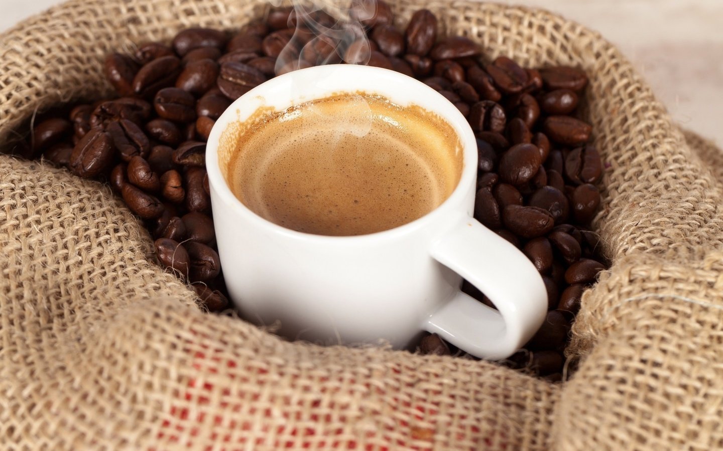 Обои зерна, кофе, кофейные, пенка, мешковина, grain, coffee, foam, burlap разрешение 1920x1282 Загрузить