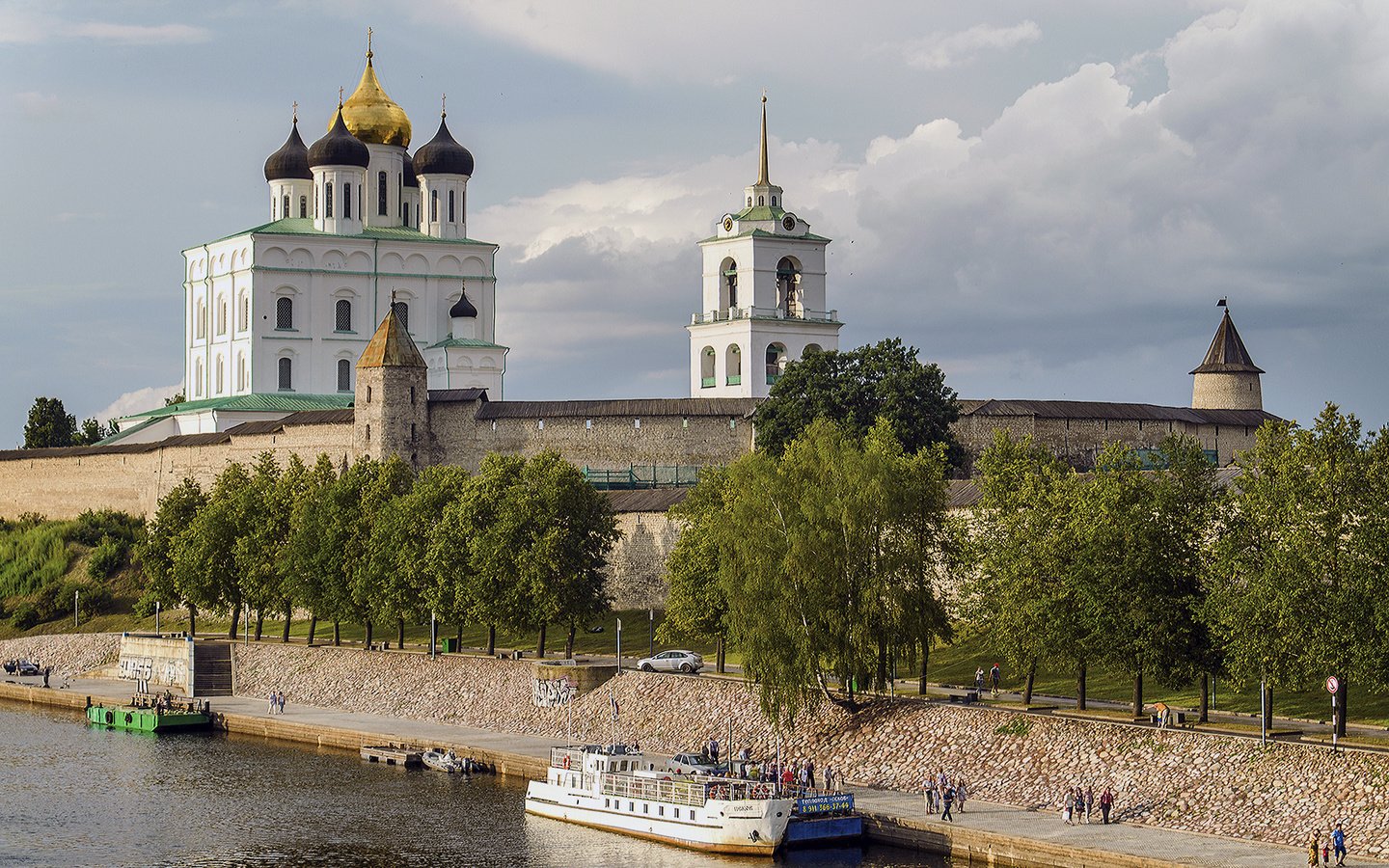 Обои собор, россия, набережная, крепость, купола, псков, cathedral, russia, promenade, fortress, dome, pskov разрешение 1920x1200 Загрузить