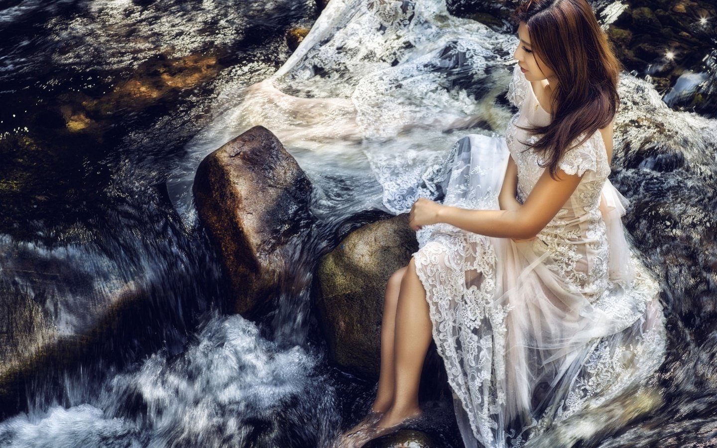 Обои река, камни, настроение, платье, азиатка, невеста, river, stones, mood, dress, asian, the bride разрешение 1920x1414 Загрузить