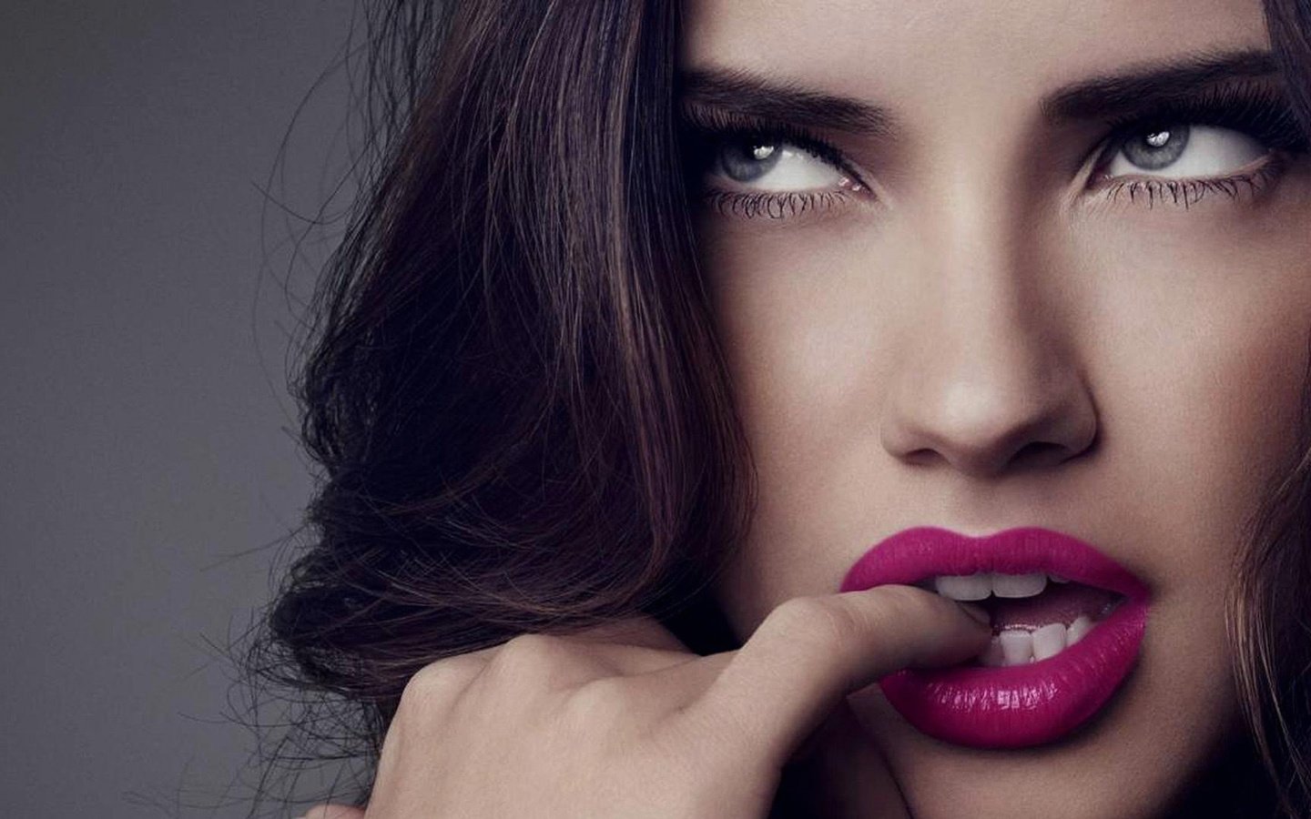 Обои брюнетка, модель, губы, лицо, адриана лима, brunette, model, lips, face, adriana lima разрешение 1920x1080 Загрузить