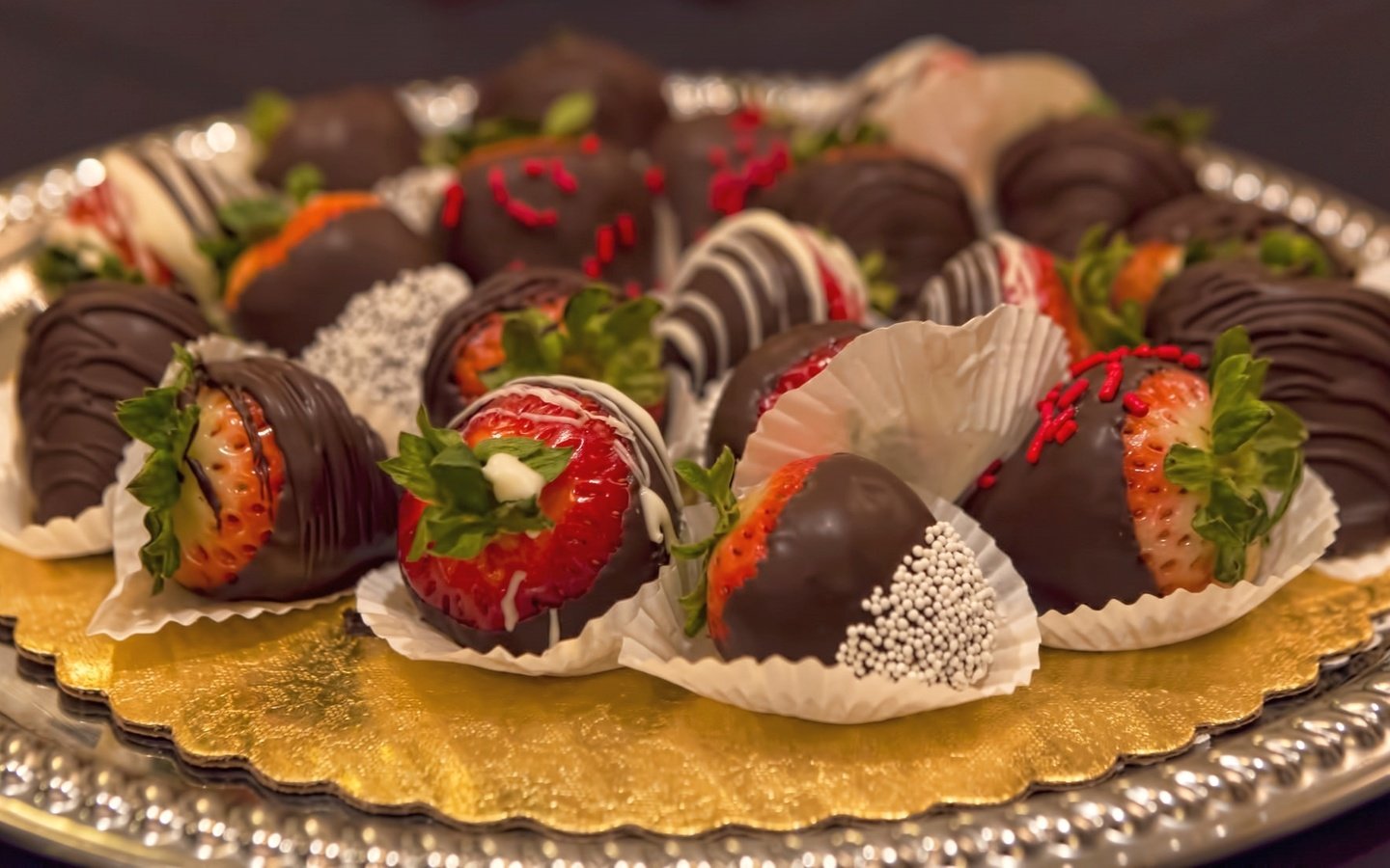 Обои клубника, шоколад, десерт, лакомство, strawberry, chocolate, dessert, treat разрешение 1930x1101 Загрузить