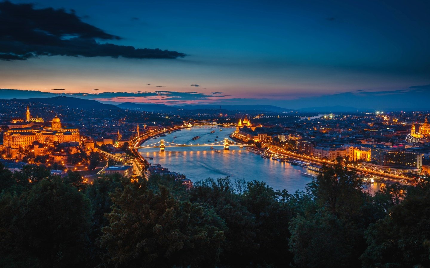 Обои ночь, огни, река, мост, здания, венгрия, будапешт, дунай, night, lights, river, bridge, building, hungary, budapest, the danube разрешение 3000x1688 Загрузить