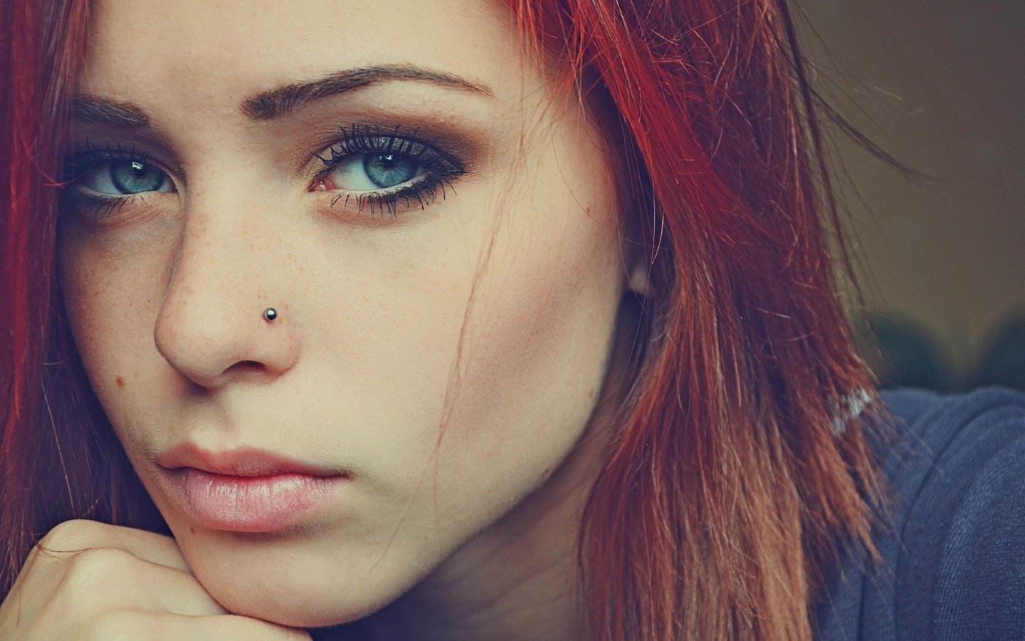 Обои девушка, рыжая, лицо, макияж, пирсинг, girl, red, face, makeup, piercing разрешение 2560x1600 Загрузить