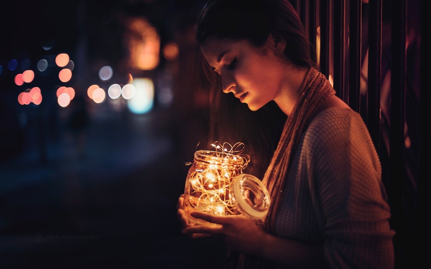 Обои свет, ночь, огни, девушка, гирлянда, банка, боке, light, night, lights, girl, garland, bank, bokeh разрешение 2048x1367 Загрузить