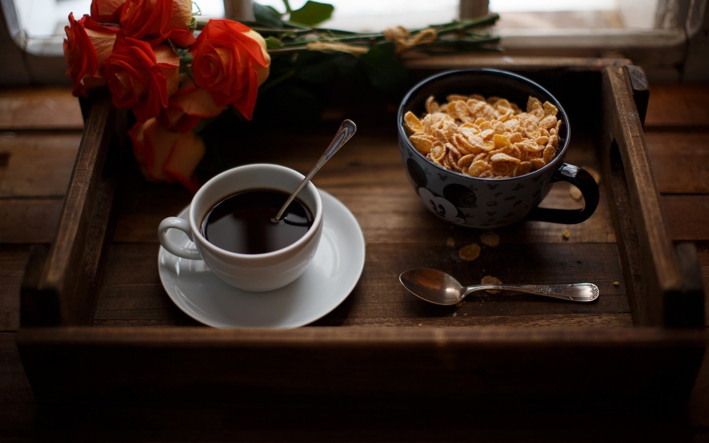 Обои розы, кофе, чашка, завтрак, поднос, кукурузные хлопья, roses, coffee, cup, breakfast, tray, corn flakes разрешение 2048x1365 Загрузить