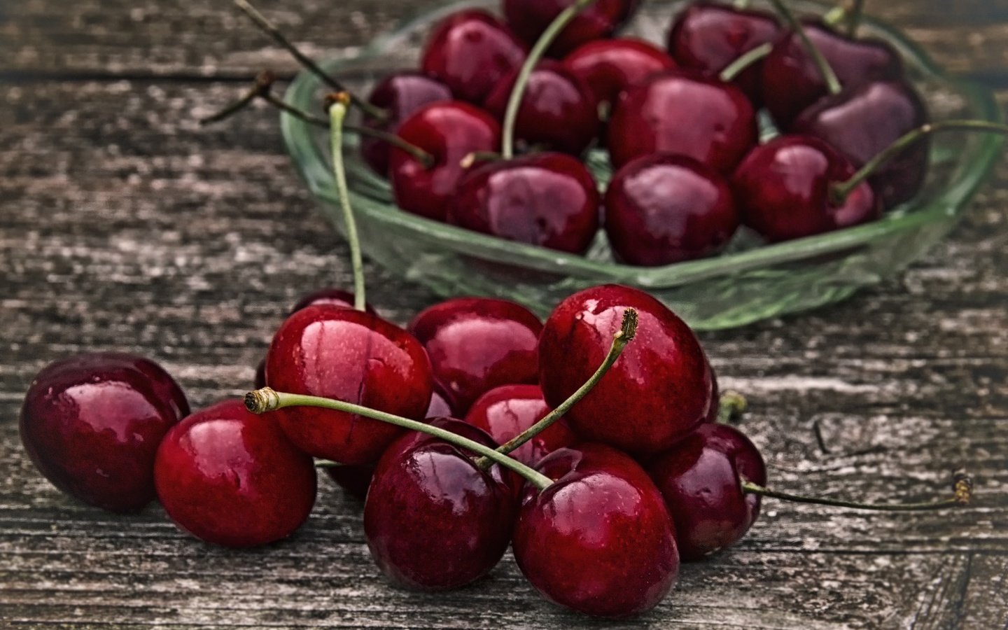 Обои ягода, черешня, спелая, вишня, сочная, деревянная поверхность, berry, cherry, ripe, juicy, wooden surface разрешение 1920x1280 Загрузить