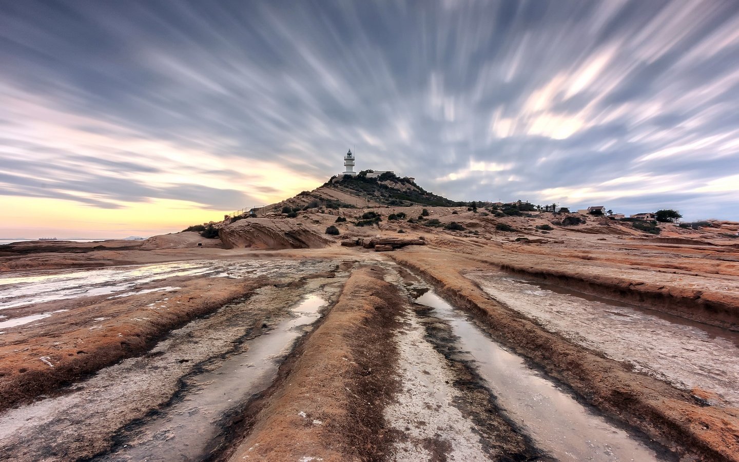 Обои небо, облака, берег, море, маяк, the sky, clouds, shore, sea, lighthouse разрешение 2048x1365 Загрузить